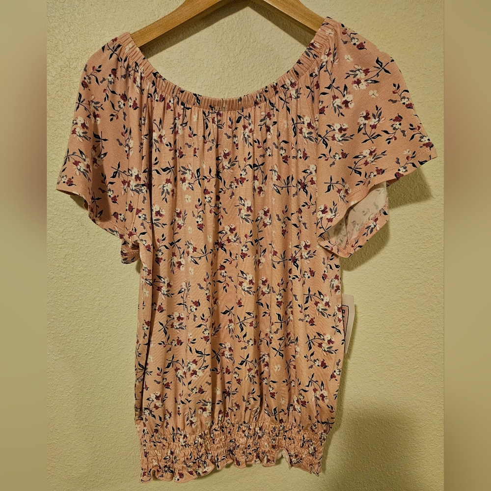 🎈$5 Bailey Lane Girls Pink Floral Top